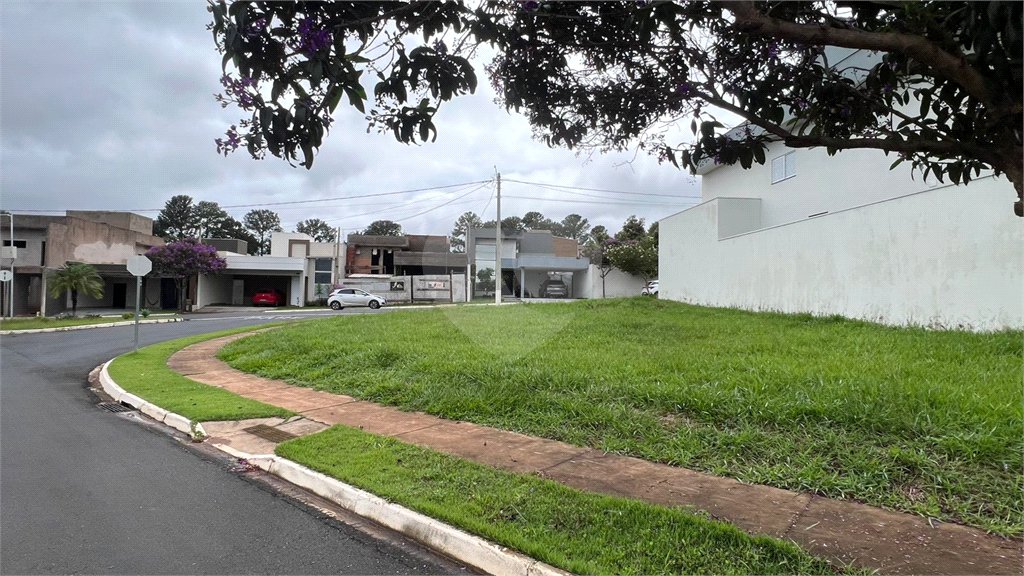 Lote de esquina à venda no Condomínio Faixa Azul