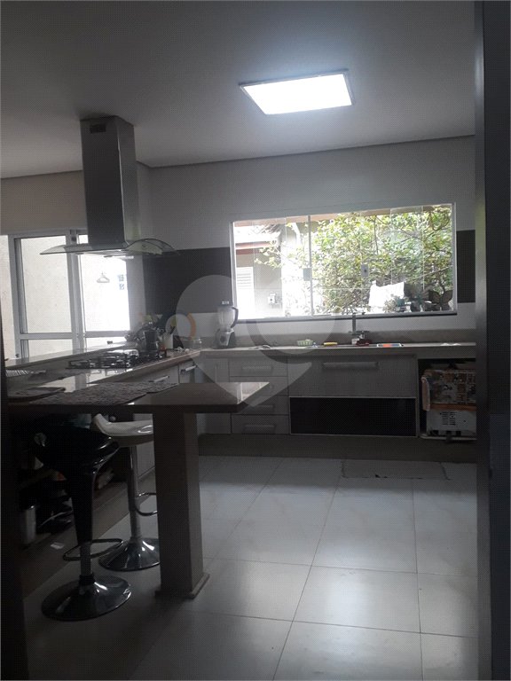 Sobrado à Venda no Condomínio Picollo Villagio com mobilha