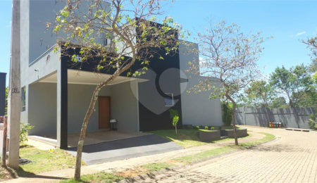 Casa à venda com 3 quartos, sendo 1 suíte,  no condomínio Reserva Aquarela, São Carlos - SP
