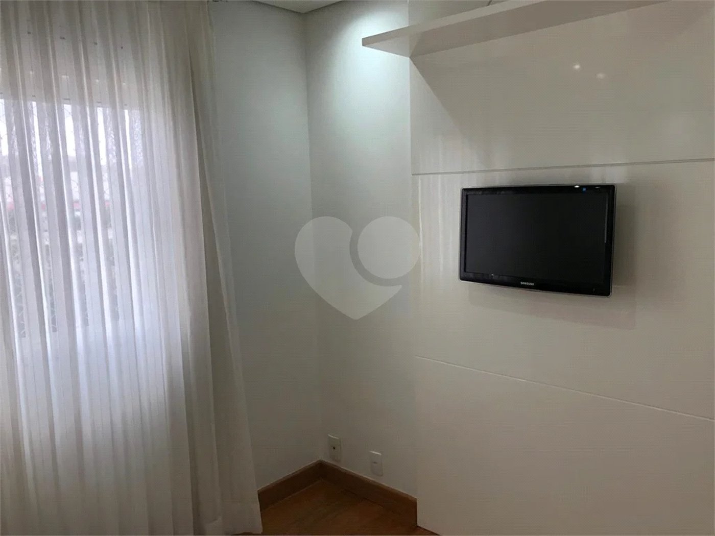 O Seu Apartamento Exclusivo: 74 m² Reformados ao Lado do Ibirapuera!