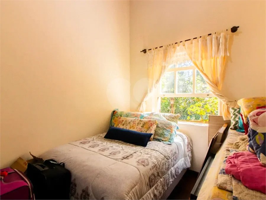 Casa á venda em condominio em Caieiras SP