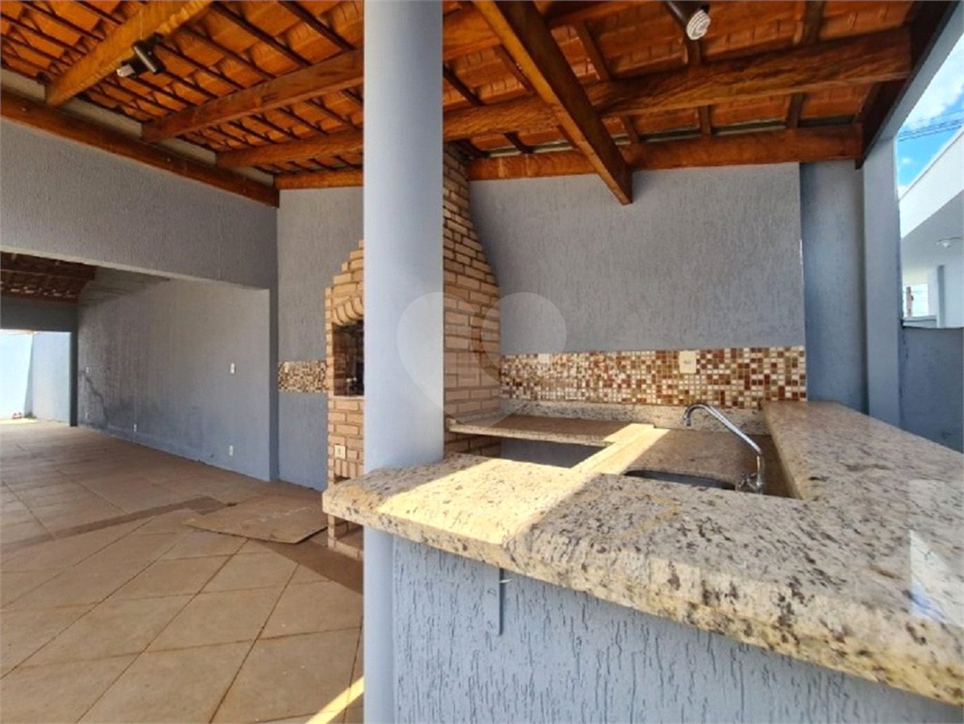 Casa à venda com 3 dormitórios, sendo 1 suite e ampla área de lazer no Jardim Brasil