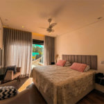 Casa à venda com 4 quartos, sendo 3 suítes, no condomínio Vintage, Cotia - SP