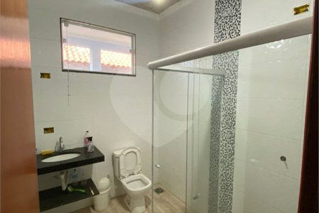 Casa Térrea com 2 dormitórios, sendo 1 suíte.