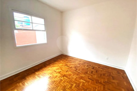 SOBRADO PARA VENDA OU LOCAÇÃO EM PERDIZES COM 3 DORM E 2 VAGAS DE GARAGEM