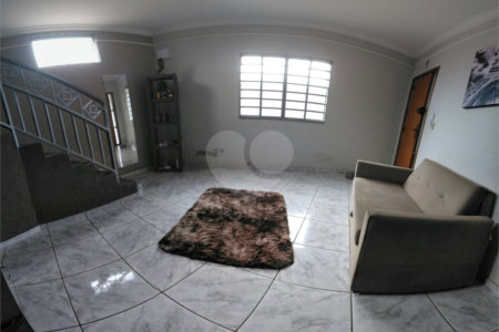 Sobrado com 3 suítes.