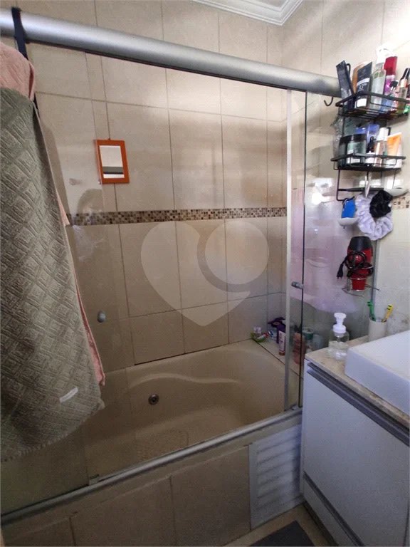 Sensacional sobrado c/ quintal e 3 dorms enormes com varanda! 12 min andando p/o metrô P Inglesa!