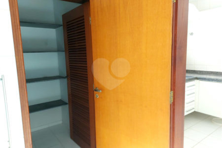 Casa charmosa e elegante localizada no deslumbrante Condomínio Villagio Capriccio Louveira SP