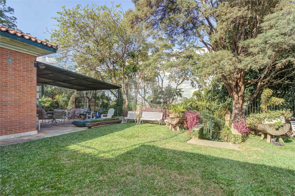 Casa à venda com 6 quartos, sendo 4 suítes, em Guarapiranga, São Paulo, SP