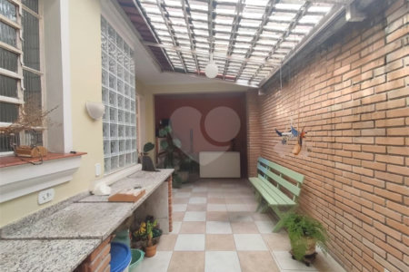 Excelente sobrado para venda com 250m², 3 quartos e 2 vagas de garagem na Aclimação!