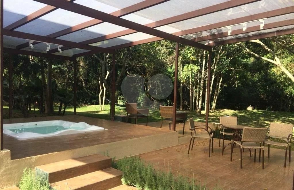 Cobertura Triplex com Mobilia parcial em Itapetinga Atibaia