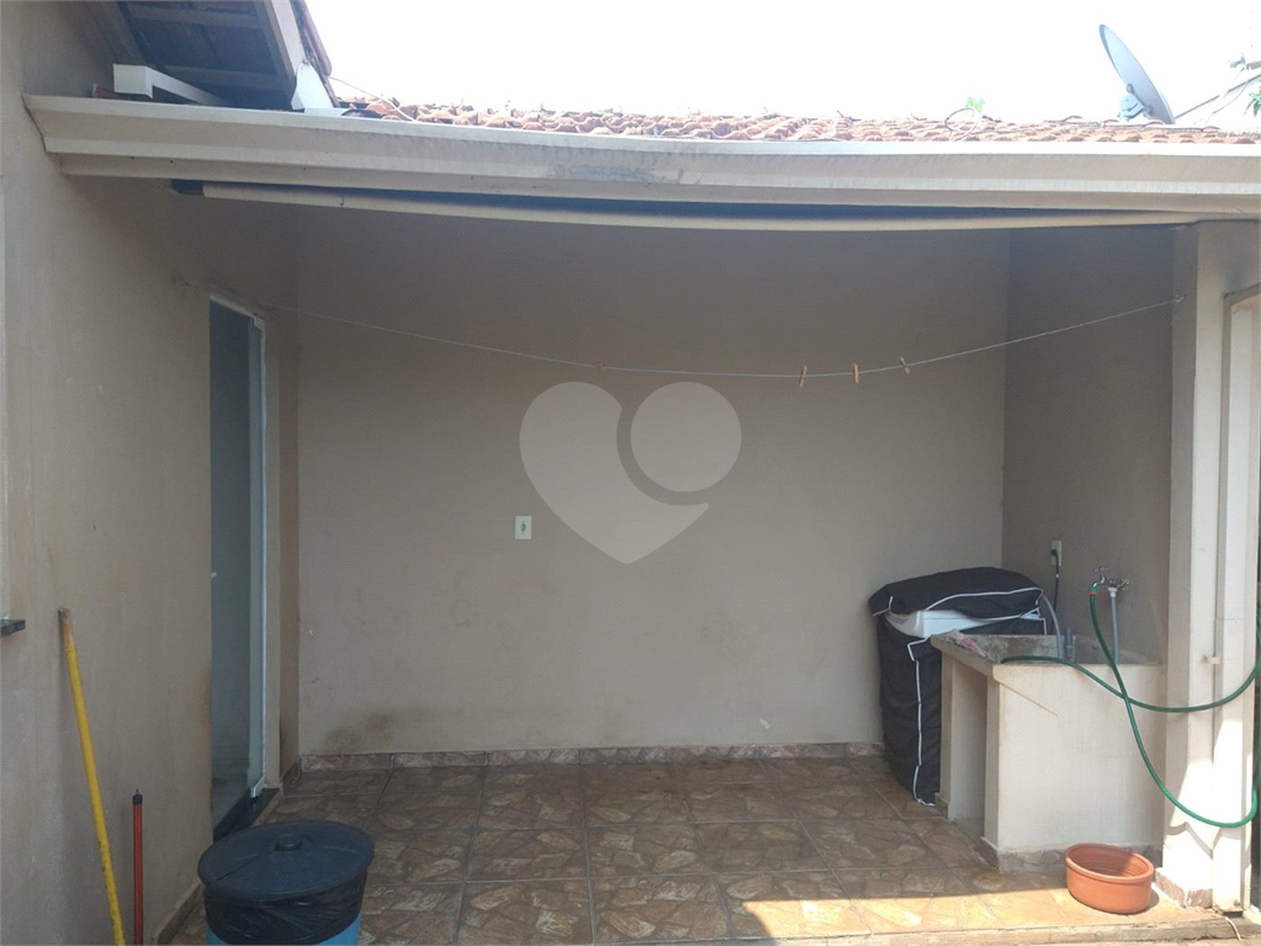 Casa Térrea com 2 dormitórios.