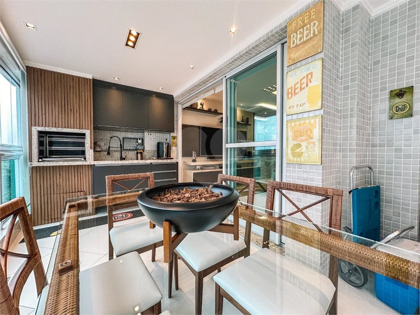 Apartamento à venda com 3 quartos, sendo 2 suítes,  em Riviera de São Lourenço, Bertioga, SP