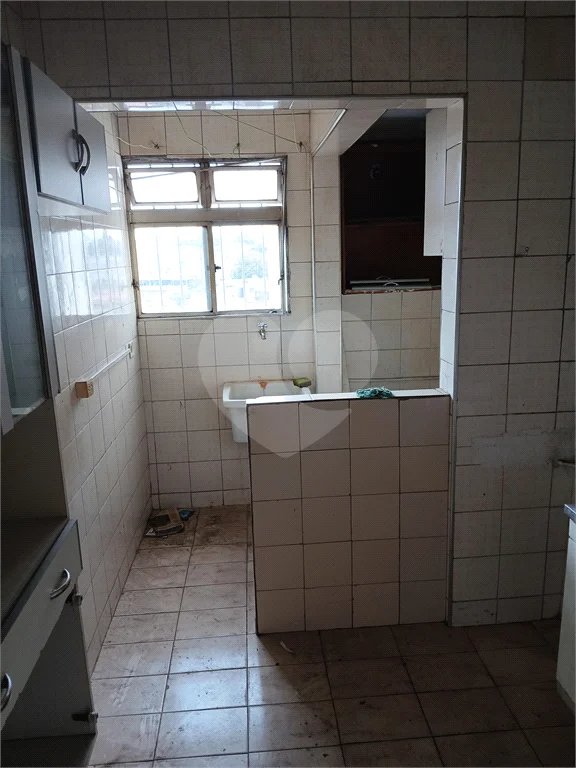 Viva com praticidade e conforto em um condomínio próximo ao comércio!