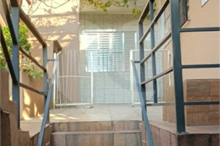Casa à venda na Vila Galvão, com 210 m²