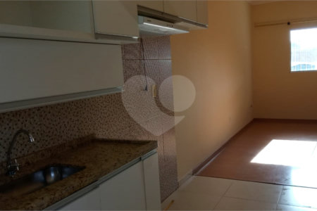 Linda casa em condomínio fechado com 2 Dormitórios.