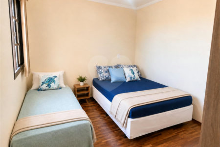Apartamento á venda no centro com dois dormitórios e sacada.