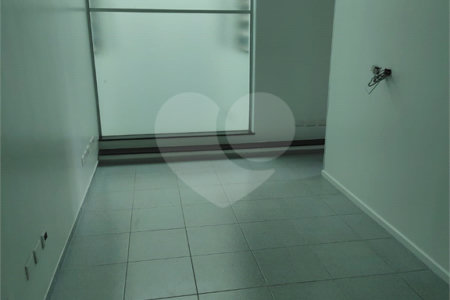Sala Comercial na Prestigiada Alameda Lucas Nogueira Garcez