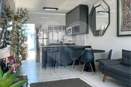 Casa Térrea à Venda com 3 dormitórios em Atibaia/SP