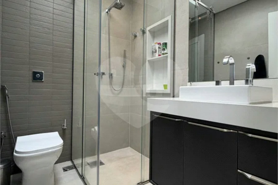 Casa de alto padrão em condomínio exclusivo com 4 suítes