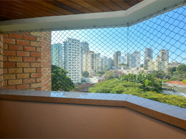 Apartamento à venda com 4 quartos, sendo 1 suíte,  em Moema, São Paulo, SP