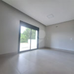Casa NOVA com 03 suítes , piscina e condomínio com lazer completo!