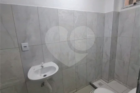SOBRADO TIPO APARTAMENTO COM 1 QUARTO PARA LOCAÇÃO 42m² - SANTISSIMO