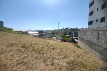 Terreno em Atibaia com 197 metros, pronto para construir, ao lado de supermercado e diversos comércios