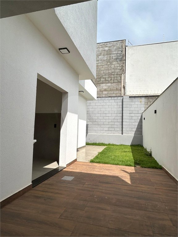 Casa térrea 3 quartos 1 suíte no residencial Terra dos Buritis