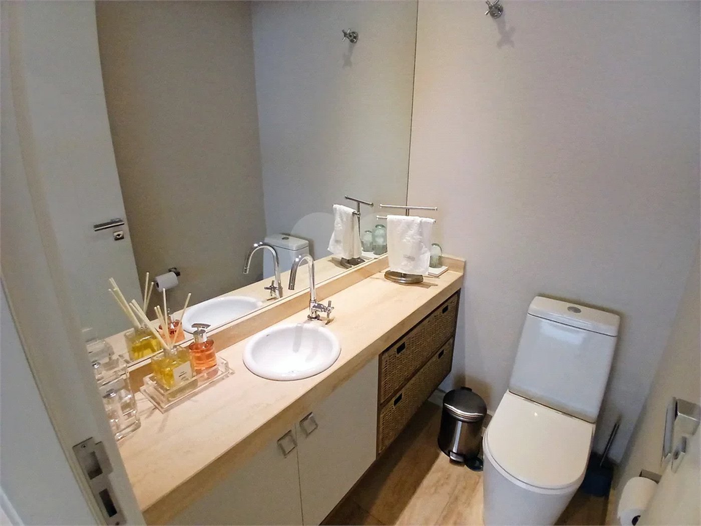 Santana Alto Padrão/Porteira Fechada, Apto. 260 m² 4 Suítes, 5 vagas 2 depósitos privativos