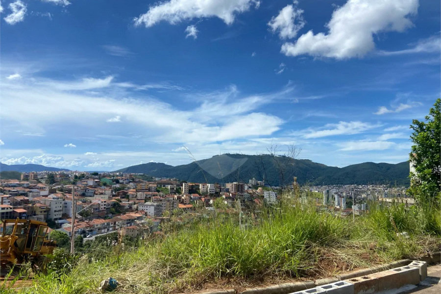 Terreno à venda em Jardim Bandeirantes, Poços de Caldas - MG