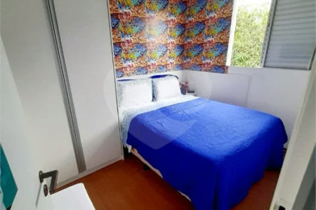 Apartamento com 2 quartos e 1 banheiro
