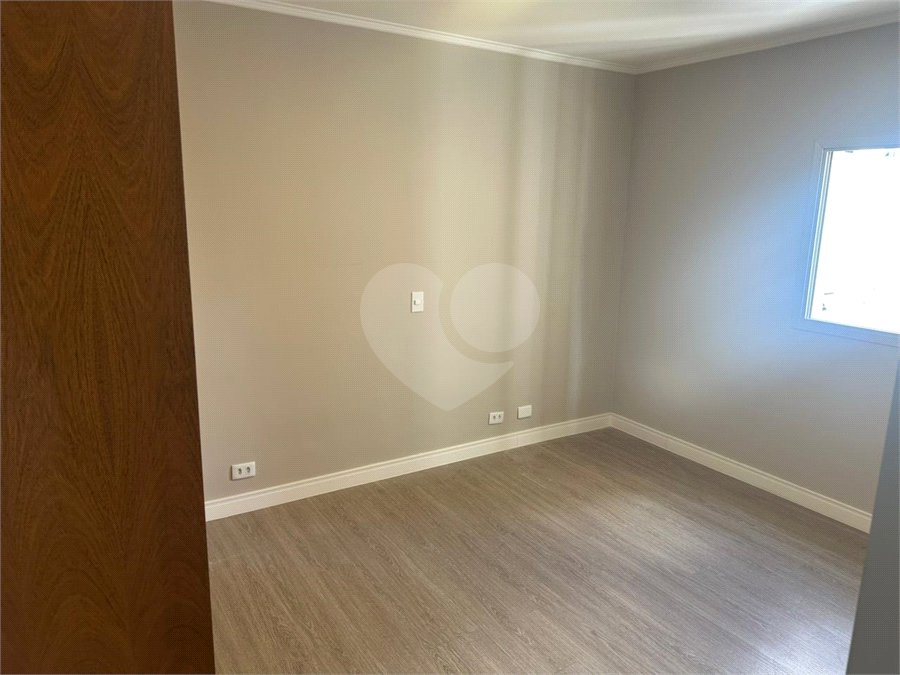 Apartamento à venda no Campo Belo- Para reforma