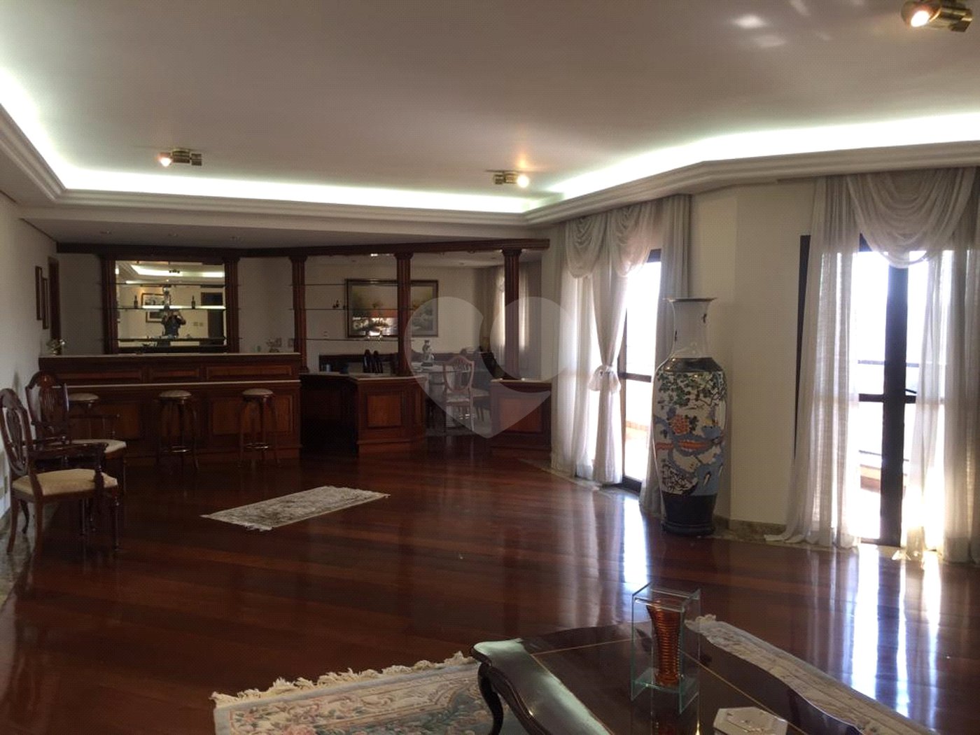 APARTAMENTO LUXUOSO Á VENDA - 04 SUÍTES - 04 VAGAS - SAÚDE - CONDOMÍNIO COMPLETO