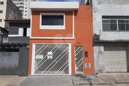 Sobrado á Venda no Ipiranga, 3 dormitórios, 2 vagas na garagem, reformado