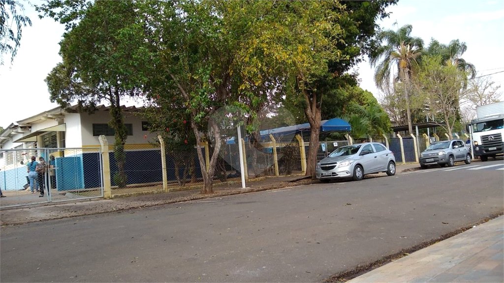 Casa térrea com 2 dormitórios.