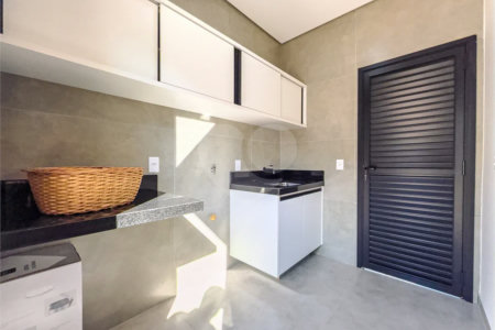 Indaiatuba - Condomínio Milano - Sobrado - 350 m² de terreno - 240 m² de área construída - 4 vagas de garagem, sendo 2 cobertas - Salas de estar e jantar integradas - 3 suítes com closet e varanda no pavimento superior - Escritório no térreo - Espaço gourmet com churrasqueira - Banheiro externo
