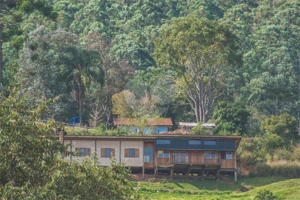 Vende-se Linda Casa Em Camanducaia - MG