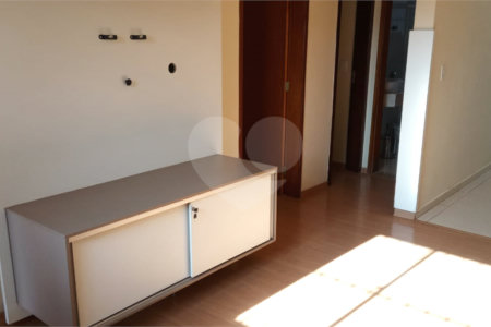 Linda casa em condomínio fechado com 2 Dormitórios.