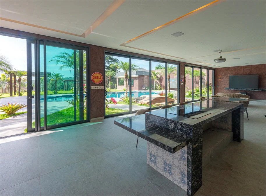 Casa à venda com 4 suítes no condomínio Vale da Santa Fé, Vinhedo - SP