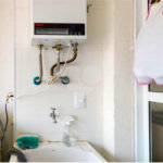 Apartamento no Cambuci, de 46m2 com 1 dormitório, cozinha com armários, sala com varanda e 1 vaga