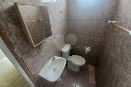 Sobrado para venda.