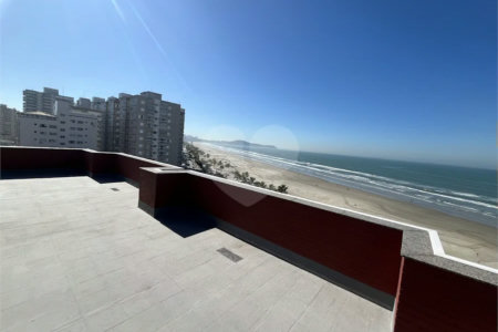 Cobertura de 300 m² com vista panorâmica para o mar