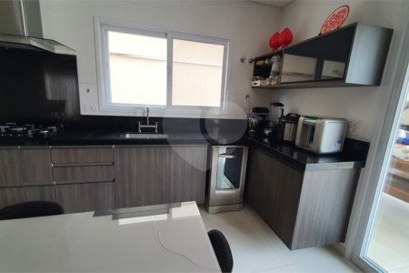 CASA A VENDA NO URBANOVA COM 390M², 5 DORMITORIOS, 6 BANHEIROS, PISCINA, 3 VAGAS, Sjc