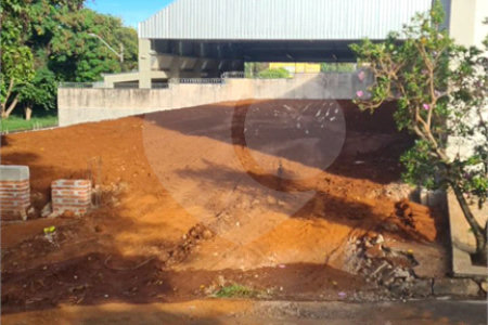 Terreno para venda na Vila Carmem.