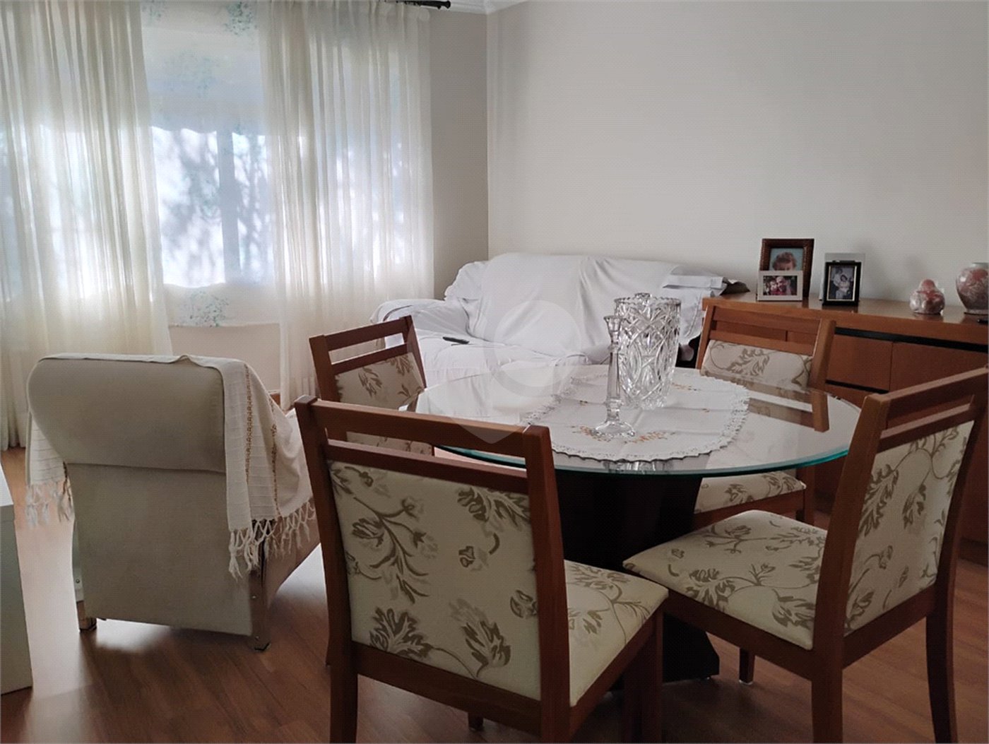 Vende-se apartamento no Jardim Aeroporto com 03 dormitórios