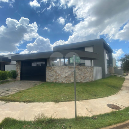 Casa à Venda no Condomínio Damha III