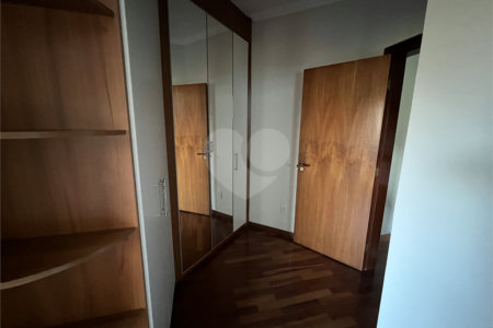 CASA COM 3 QUARTOS NO CONDOMÍNIO GRAND VILLE