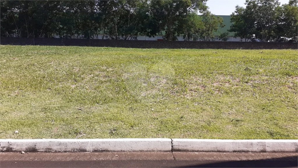 Excelente terreno à venda no condomínio Terras de Piracicaba V - topografia plana - financia