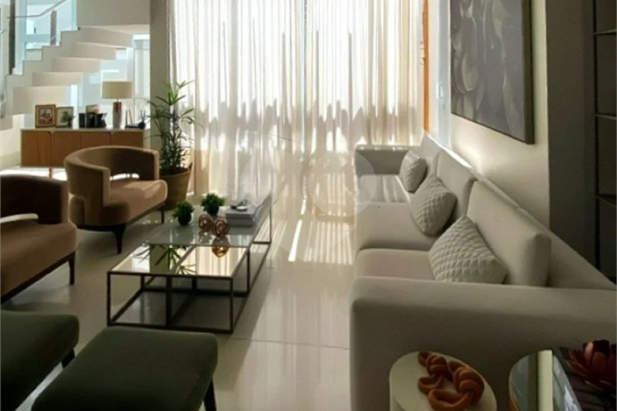 Casa de Alto Padrão em Condomínio com 4 suítes.